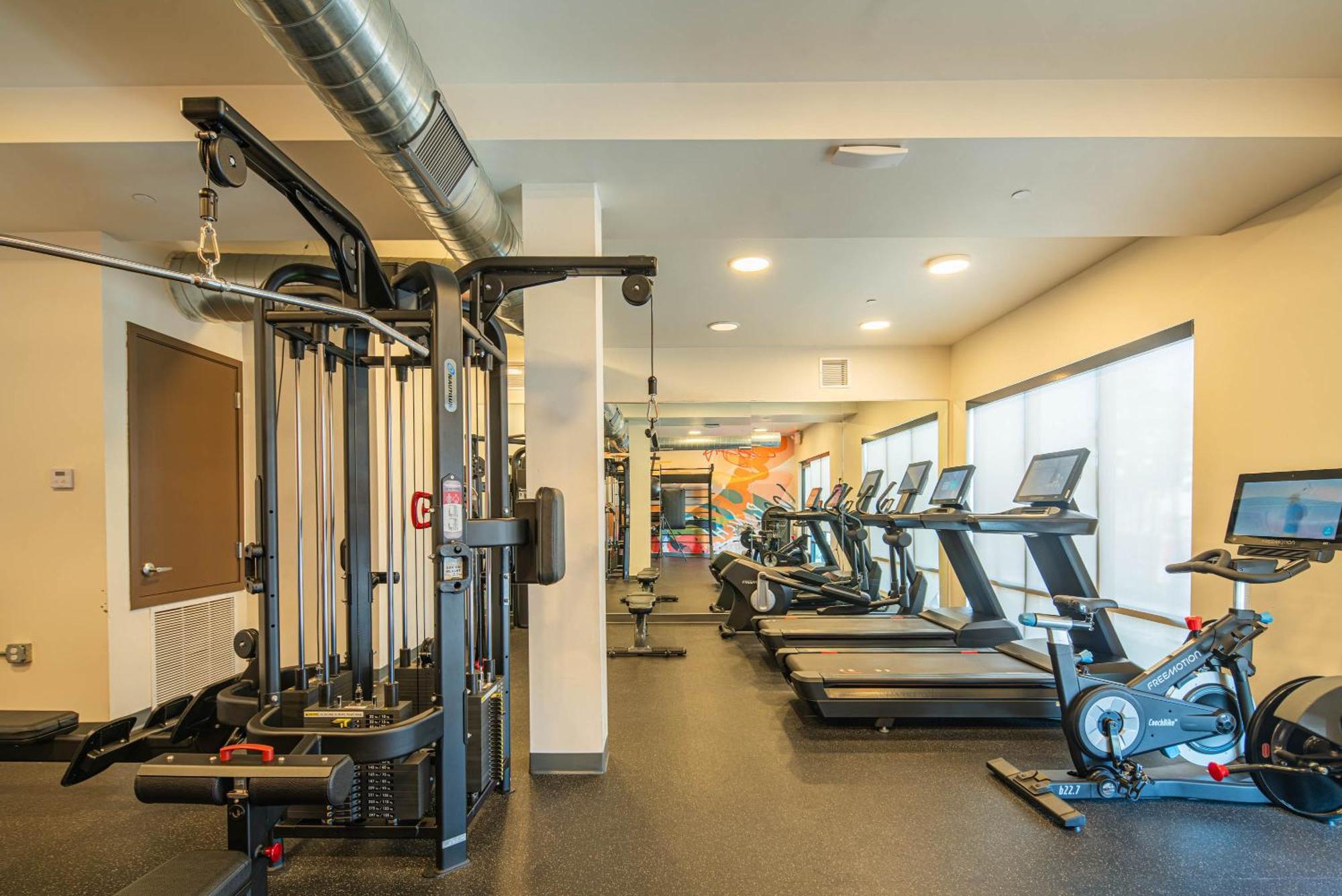 Sunshine & Serenity! Large Pool And Fitness Center